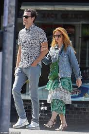 Sadly, not rather a lot is understood about ann and alex's relationship. Isla Fisher And Husband Sacha Baron Cohen Visit An Aboriginal Art Gallery In Sydney On Her Birthday Duk News