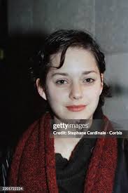 36,312 Avril A Paris Photos & High Res Pictures