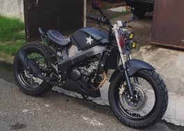 Bike Feature Honda Cbr150 Street Tracker By Roger Navat Street Tracker Cafe Racer Suzuki Cafe Racer