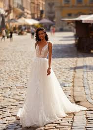 33 Best Affordable Wedding Dresses That Are Beyond Beautiful