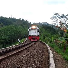 Dalam proyeksi awalnya, jalur kereta api tersebut direncanakan membentang melintasi seluruh kabupaten/kota di pulau sumbawa, mulai dari poto tano hingga sape. Info Jadwal Kereta Api Penataran 2021 Harga Tiket Dan Kelas