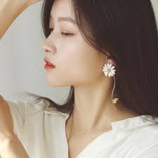 Sommer Neue Trend Floral Daisy Blume Stud Ohrringe Mode Frische Sonnenblume  2 Stil Asymmetrische Ohrringe Mädchen Ohren Schmuck Brincos günstig kaufen  — Preis, kostenloser Versand, echte Bewertungen mit Fotos — Joom