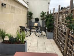 Amenagement D Une Terrasse Plantes Artificielles De Deco Mundo Plantes Artificielles Plante Artificielle Exterieur Fleurs Artificielles