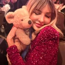 Lynda Bohn's Instagram, Twitter & Facebook