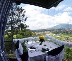 Resto ini juga tergolong tempat makan terkenal dan romantis, dengan. 28 Tempat Makan Romantis Di Bandung Yg Wajib Dikunjungi Dengan Si Doi