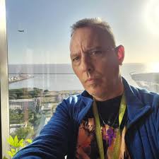 JORGE, GRACIAS POR TANTA MAGIA. Como olvidar cuando rial tocaba en kiss,  antes que tuviera la hija con la bomba tucumana