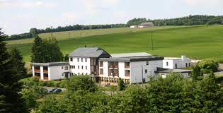 The apartment offers a barbecue. Pension Haus Anny Ihre Pension Mit Schwimmbad In Der Eifel