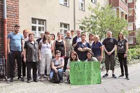 Vonovia ist ein deutsches wohnungsunternehmen mit rund 1 mio. Vonovia Zahlmeister Sind Die Mieter Berliner Mieterverein E V