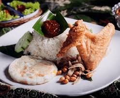 The boy and i however like to plate up our versions of nasi lemak slightly differently (as seen here's our take on malaysia's traditional nasi lemak recipe served with ayam goreng hebat! Best Nasi Lemak In Singapore Top Hawker Stalls Eateries For This Fragrant Local Favourite City Nomads