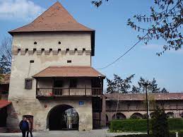 Cetatea medievală din târgu mureş este un monument viu datorită numeroaselor manifestări şi evenimente ce au loc aici, care au însufleţit tot mai mult acest colţ medieval din centrul unui oraş plin de istorie. Https Xn Urlaub In Rumnien 2qb De Ro Uir De Vizitat Orase Targu Mures