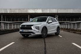 It means all the the eclipse cross is excellent for the city, but if you want to escape to the country in search of adventure. Mitsubishi Eclipse Cross Phev Erster Test Fahrbericht Autoscout24