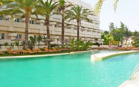 Located on the seafront on a wide sandy beach seven miles west of marbella and considered to be one of the best timeshare resorts in europe marriott's marbella beach resort is highly rated. Avis Alanda Hotel Marbella 4 Marbella Voyage Prive