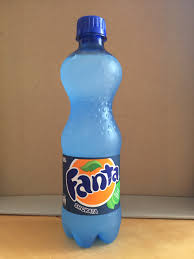 Fanta is vooral bekend als een sinaasappeldrank met koolzuur (fanta orange), maar er bestaan tal van andere smaken, al dan niet met koolzuur. Fanta Shokata Holunderblute Kroatien Der Independent Softdrink Blog