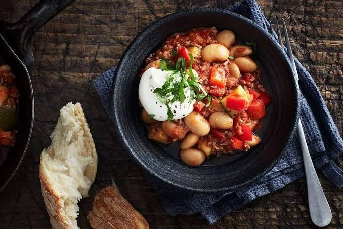 چیلی وگن با لوبیا سه‌گانه