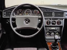 Mercedes 190 E 2 3 16 Revolution De Palais Boitier Rouge Mercedes Benz 190e Mercedes 190 Voiture Mercedes