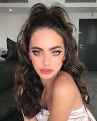 Layla Karam (laylashoplooks)