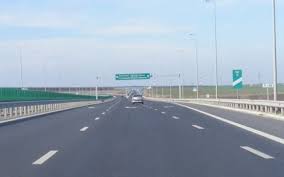 O femeie a murit, după ce a fost aruncată din maşină. Accident Cu 5 Masini Pe Autostrada Soarelui DouÄƒ Persoane Au Suferit Leziuni