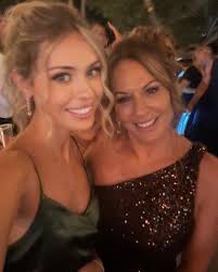 Happy Anniversary to my hubs.❤️It's been a crazy year with lots of  traveling, house construction and all the craziness but we have each other  and that's all that matters ❤️🥰❤️Cheers 🍾