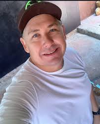 I am 58 years old and from Switzerland🇨🇭🇨🇭 i live alone, I am a widow.  I am ready to travel to any country if you accept me. ❤️ 😍