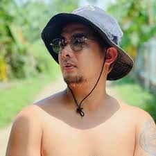 Lea Ratay's Instagram, Twitter & Facebook