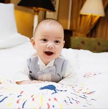 Leon ismail anak bekas sultan kelantan dan rihana petra yang semakin comel. Comelnya Tengku Ismail Leon Setelah 5 Bulan Berahsia Rihana Oksana Kongsi Wajah Heronya Pa Ma