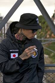 Comment Porter Un Bob Des Idees A Copier Pour Etre Tendance Streetwear Homme Vetements Streetwear Mens Street Style