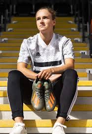 ˈɑnaː mɑrɣaːˈreːtaː maːˈrinaː ˈʔɑstrɪt ˈmidəmaː; Vivianne Miedema Talks Football Upbringing Smashing Records Soccerbible