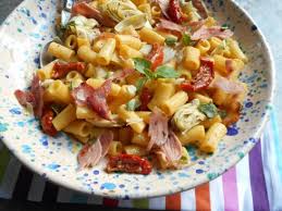 1 pot tomate séchée confite à l'huile d'olive. Salade De Pates Aux Artichauts Grilles Tomates Confites Et Chips De Pancetta La Cuisine De Bulle