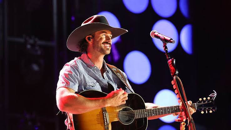 Riley Green Confirms Single Status During CBS Interview - 92.5 XTU
