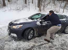 November 6 at 7:01 am ·. Gov Cuomo Seen Helping Stranded Motorist Move Car Out Of Snowbank On Sprain Brook Parkway New York Daily News