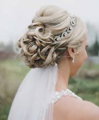 Check out these 25 gorgeous wedding hairstyles for long hair instead. 39 Stunning Wedding Veil Headpiece Ideas For Your 2016 Bridal Hairstyles Elegantweddinginvites Com Blog