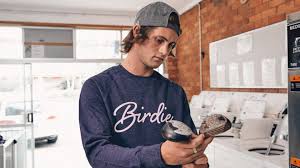Finding the right polo golf vest or the perfect golf heated vest nowadays can be very challenging as the market is downright overflowing with products. 12 Trendy Golf Apparel Brands You Need To Know