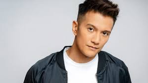 Vincent is this years' eurovision song contest singer for austria and will compete with the song amen. Vincent Bueno News Hintergrunde Horizont