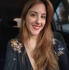 Can snakes eat chicken eggs as a treat or meal?