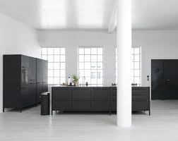 Daraus wurde irgendwann holgers metallwarenfabrik und mit der erfindung des treteimers vipp kam der durchbruch zum internationalen erfolg des dänen. Vipp Kuchen Ad