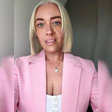 Sasha Copeland's Instagram, Twitter & Facebook