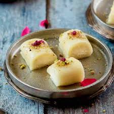 Halawet El Jibn Is A Traditional Levantine And Middle Eastern Dessert Of Syrian Origin Made Of Semolina Dough And Cheese Middle Eastern Desserts Food Recipes