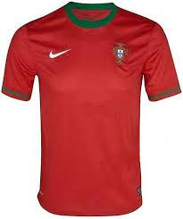 Començou vendedo camisolas de futebol dos clubes, como benfica, porto da liga portuguesa, real. Eurocopa 2012 Portugal A Camisa De Portugal Camisa De Futebol Historia Do Futebol