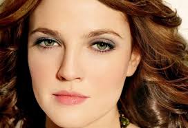 If your pale tone has warm undertones, then a celebrities like kristen stewart and lucy hale have shown that brown hair colors are also for green eyes, so choose your best matching shade. Best Hair Color For Green Eyes And Fair Skin Olive Warm Cool Tones Brown Blonde Hair