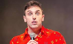 Justiça exclui da web especial de comédia de Léo Lins que ataca minorias