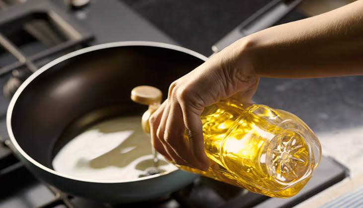 DESCRATE DO ÓLEO DE COZINHA, PROBLEMAS E SOLUÇÕES DE RECICLAGEM - Valora  Recicláveis