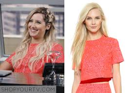 Young & Hungry: Season 2 Episode 3 Logan's Rose Lace Cropped Top