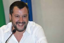 Notizie, video, foto e approfondimenti. Matteo Salvini Instagram La Figlia Mirta Gioca A Fare La Parrucchiera Ho I Capelli Blu