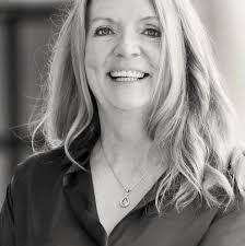 Candice Amos's Instagram, Twitter & Facebook