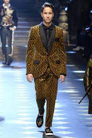 A partir de mañana podrán gozar el moco en la nueva actualización de nuestro juego skydive adventure! Fashion Shows Fashion Week Runway Designer Collections Dolce And Gabbana Man Dolce And Gabbana Fashion