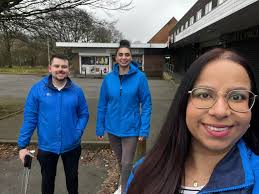 Cllr Amandeep Garcha, Cllr Poonam Gill and Cllr Josh Whitehouse have had a  lovely Sunday morning litter picking around the Brackendale shops 🚮 Thank  you to all the residents who stopped for