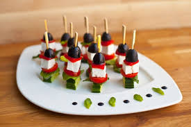 1001 Idees Festives Pour Concocter Un Apero De Nouvel An Original Brochette Apero Brochette Apero Noel Betterave Salade