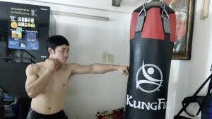 Bao cát tập võ là một dụng cụ chuyên dụng, dùng để tập các bộ môn võ thuật và nó còn được gọi khi luyện tập thường xuyên với bao cát, bạn sẽ trở nên thành thục với các kỹ thuật ra đòn (đấm, đá). HÆ°á»›ng Dáº«n Ä'áº¥m Bao Cat Ä'ung Ká»¹ Thuáº­t Youtube