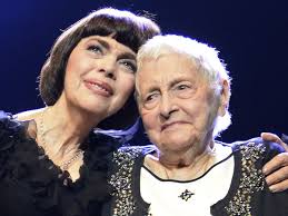 Mireille Mathieu perd sa mère, sa première fan