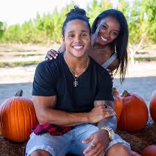 Meet jonathan owens, who's been dating simone for more than a year and seems. Simone Biles And Stacey Ervin Jr Pumpkin Patch Photo Popsugar Celebrity